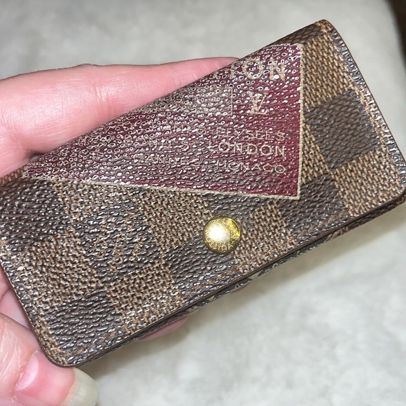 Louis Vuitton Authentic Limited Edition Damier Key Ring Unisex - Picture 14 of 16